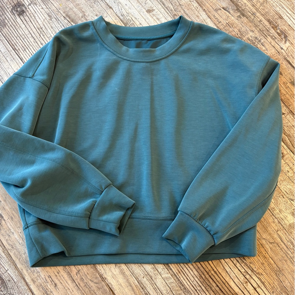 Lululemon women’s softstreme crewneck